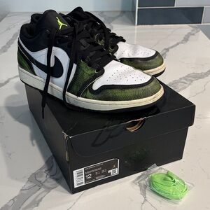 Jordan 1 Low SE Black and Electric Green